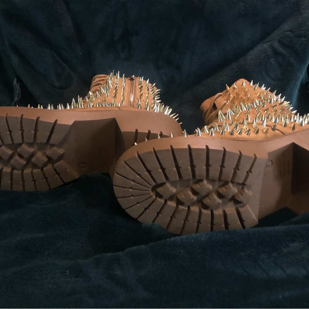 Cape Robbin lace up boots